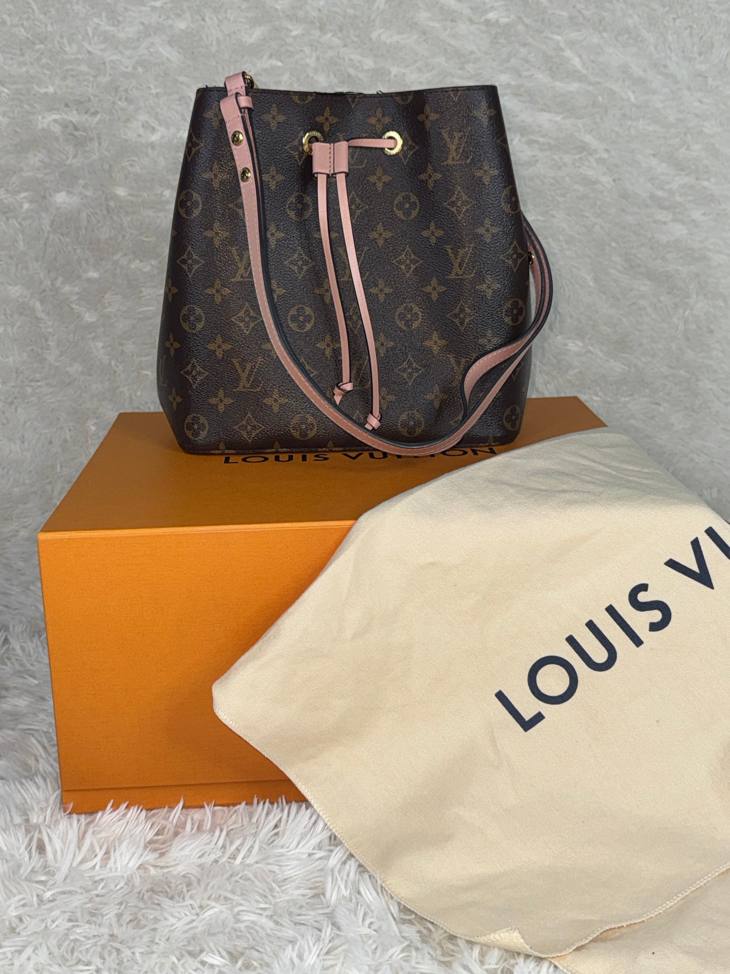 Louis Vuitton Monogram Canvas MM Neonoe Rose Poudre