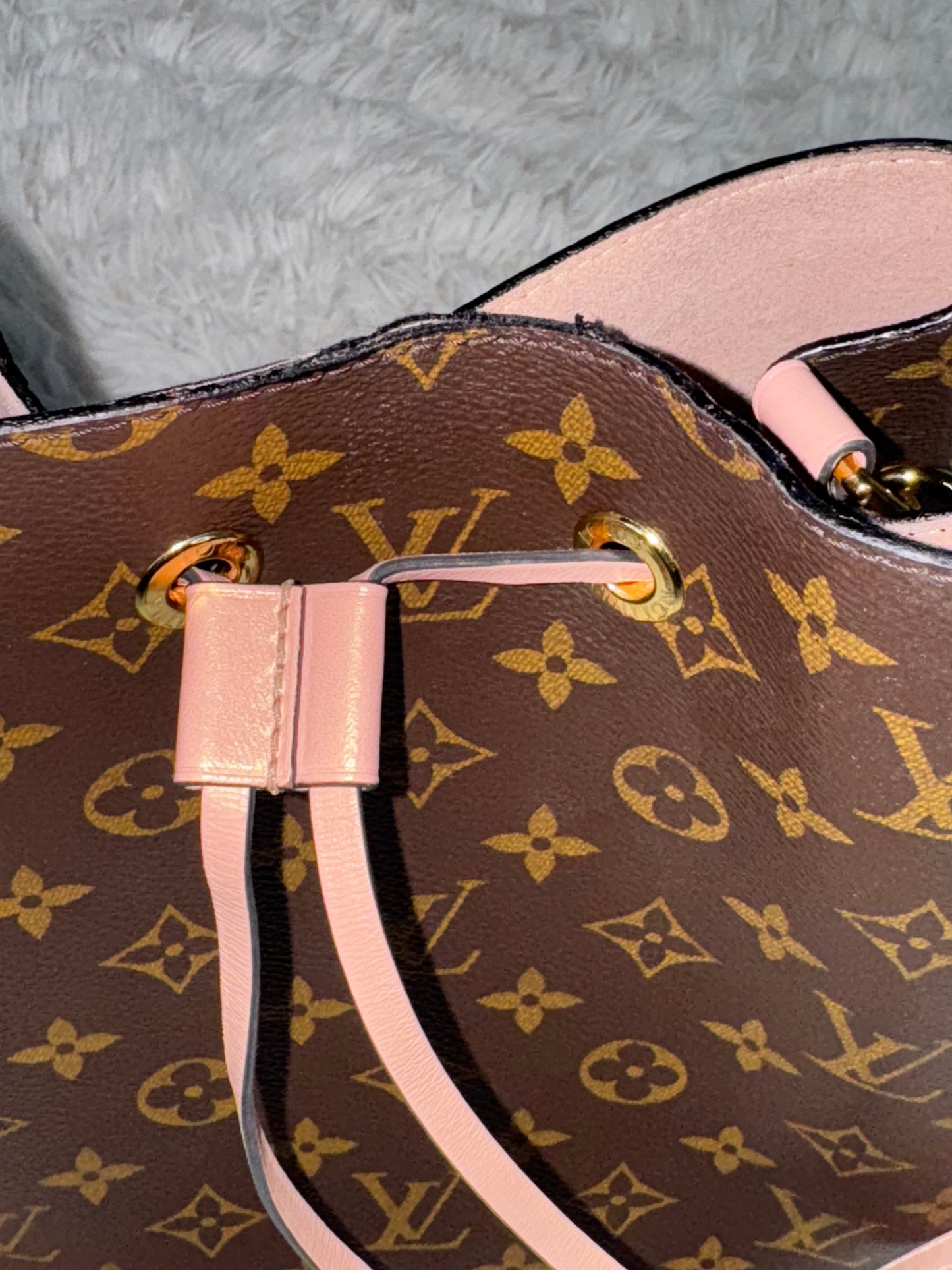 Louis Vuitton Monogram Canvas MM Neonoe Rose Poudre